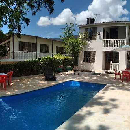 Casa Familiar Y De Descanso Villa Lorenza - Apulo Cund. Bagian luar foto
