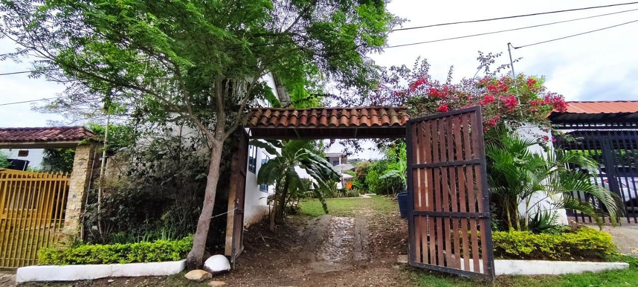 Casa Familiar Y De Descanso Villa Lorenza - Apulo Cund. Bagian luar foto